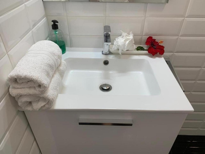 Bathroom 2, Bubu Beach 2-B, Santa Cruz de Tenerife