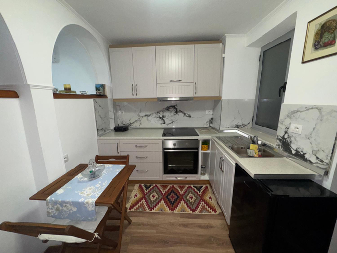 Others 4, Double17 Apartaments, Gjirokastrës