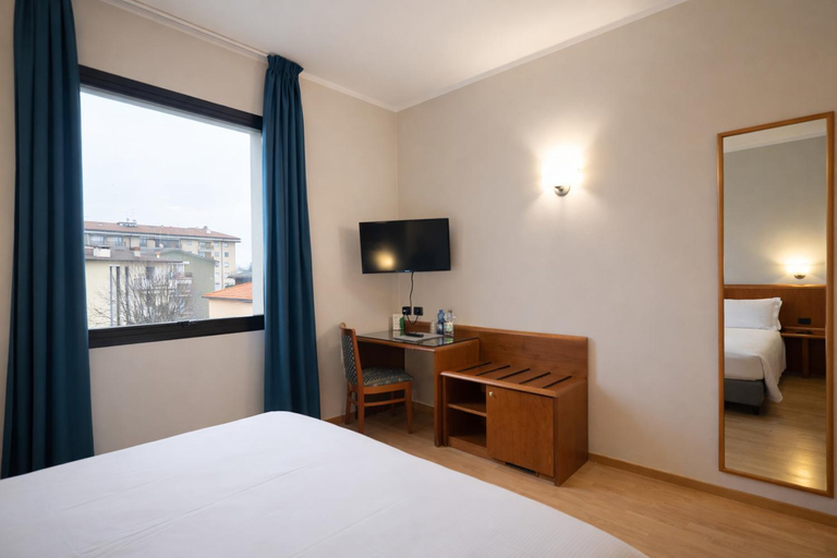 Bedroom 2, Hotel Gardenia, Verona