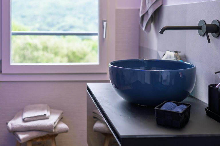 Bathroom 3, Vinomare Guesthouse, Massa Carrara