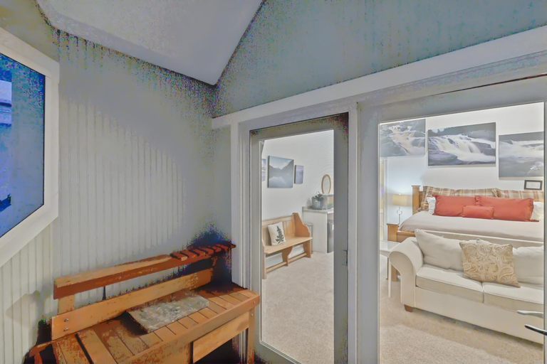 Bedroom 3, The Rest, Carroll