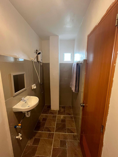 Bathroom, Marz inn Moalboal, Moalboal
