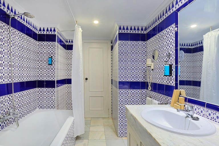 Bathroom 4, Hotel Faranda Express Pathos Gijón, Málaga
