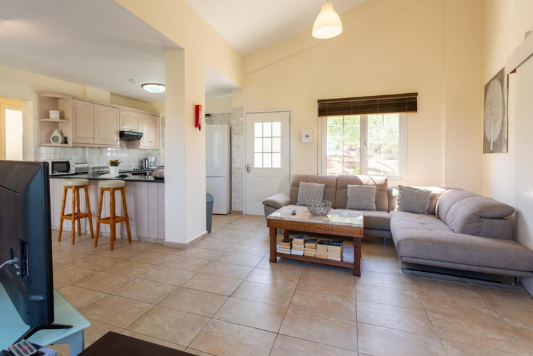 Others 4, Villa Amorosa