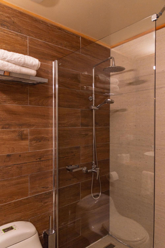 Bathroom 3, Lican Lodge, Cautín
