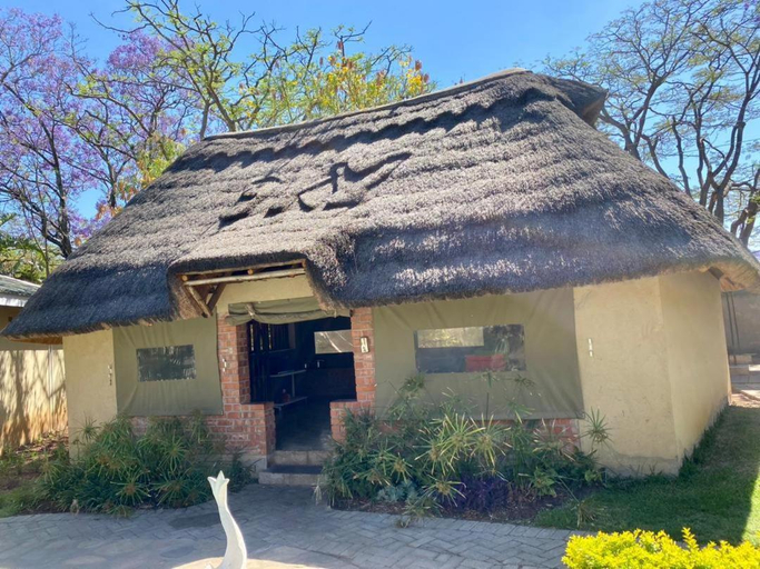 Facilities 4, 2 bedroomed apartment with kitchenette - 2068, Harare