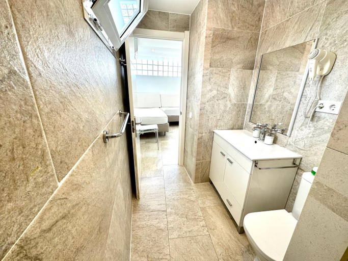 Bathroom 3, Starbal Love, Baleares