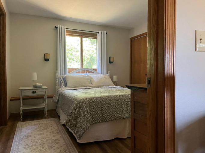 Bedroom 2, Big Hollow Guest House, Sauk