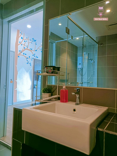 Bathroom 2, Owl Nest Suite' at aeropod sovo, Kota Kinabalu