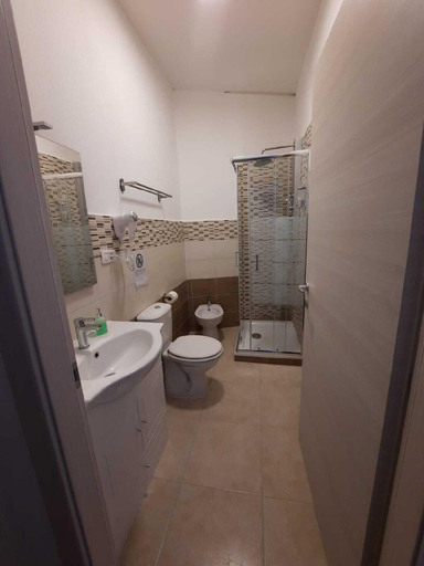Bathroom 3, U Baruni B&B, Messina