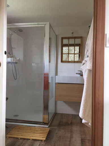 Bathroom 3, Le Gite "Le Grand Chene", Finistère