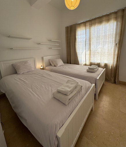 Bedroom 3, Villa with 5 bedrooms & 4 bathrooms - private heated pool, Al-Ghurdaqah 2