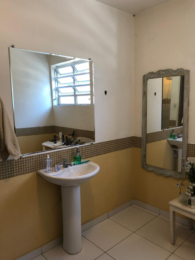 Bathroom 3, TrevizZo Borba Gato, São Paulo