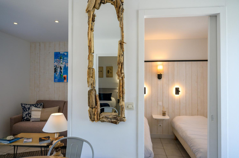 Others 5, Le Petit Bois, Charente-Maritime