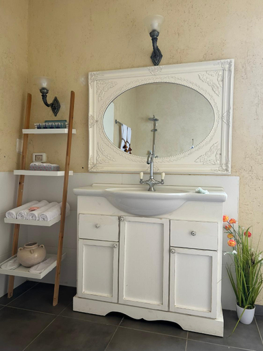 Bathroom 2, ELRON - Golan Heights