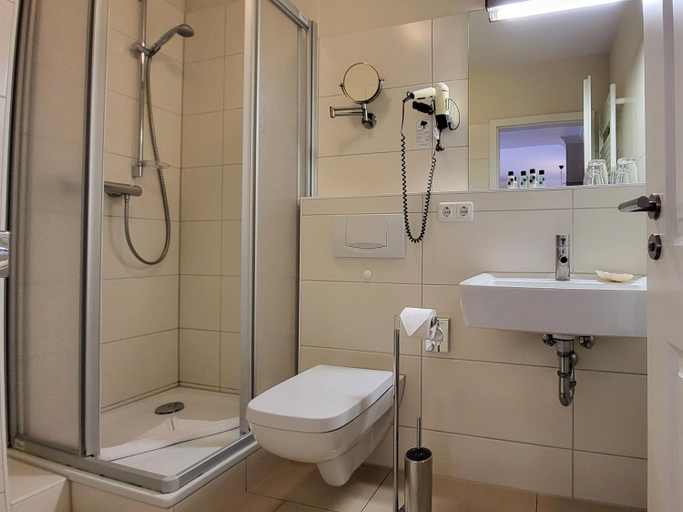 Bathroom 2, Hotel Hubertusburg, Rostock