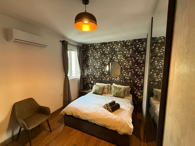 Bedroom 5, Airport Accommodation Bedroom with your own private Bathroom Self Check In and Self Check Out Air-co