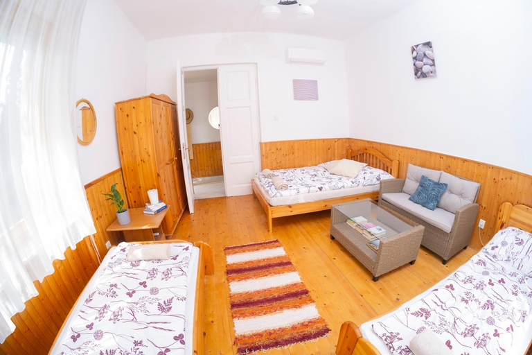 Bedroom 2, Vicze Apartmanhaz, Siófok