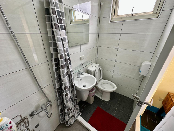 Bathroom 2, Matsu Island View Restaurant Bed and Breakfast, Lienkiang (Matsu Islands)