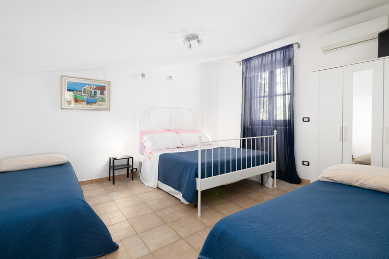 Bedroom 2, Villa Isabella alloggi e camere con parcheggio interno custodito, Bari