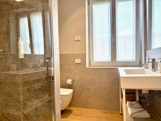 Bathroom 3, Palazzo Betteloni, Verona