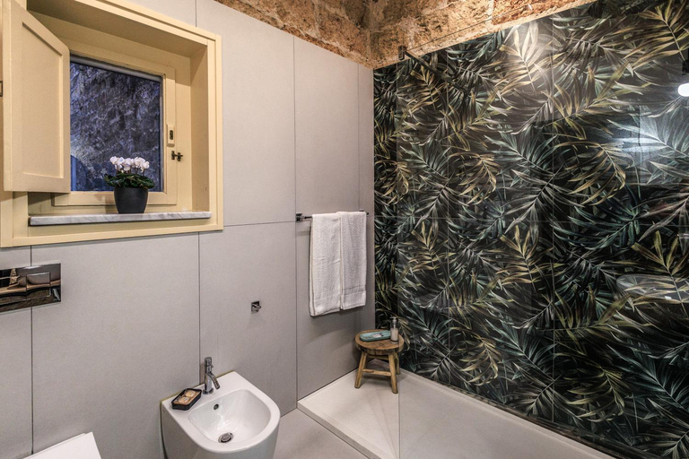 Bathroom 2, Vintage Rooms, Palermo