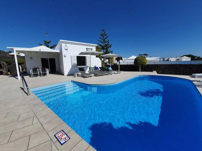 Sport & Beauty 2, 2 bedroom Villas Cassandra and Katrina with private heated pools., Las Palmas