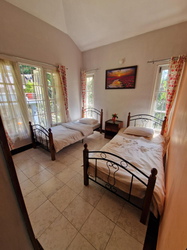 Bedroom 2, Narmada Holiday Home, The Nilgiris