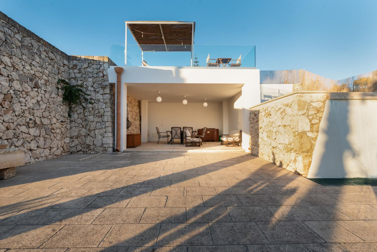 Others 3, Villa Li Munti con piscina, Lecce