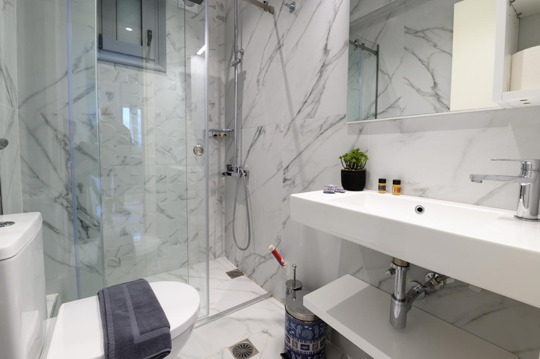 Bathroom, Momento Luxury Apartments walking distance from the beach, Ionian Islands