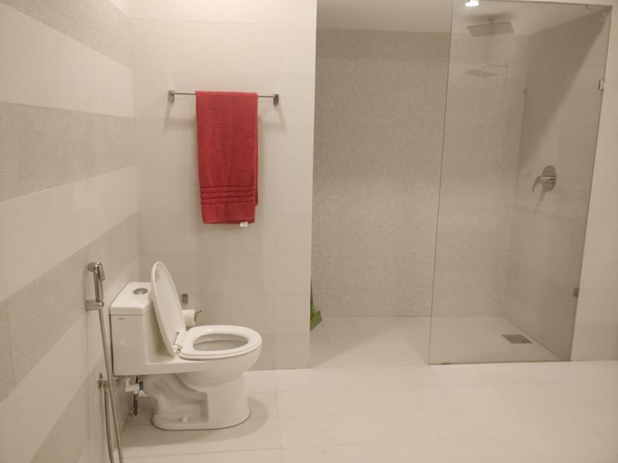 Bathroom 2, Comfy Inn Guest House , Islamabad