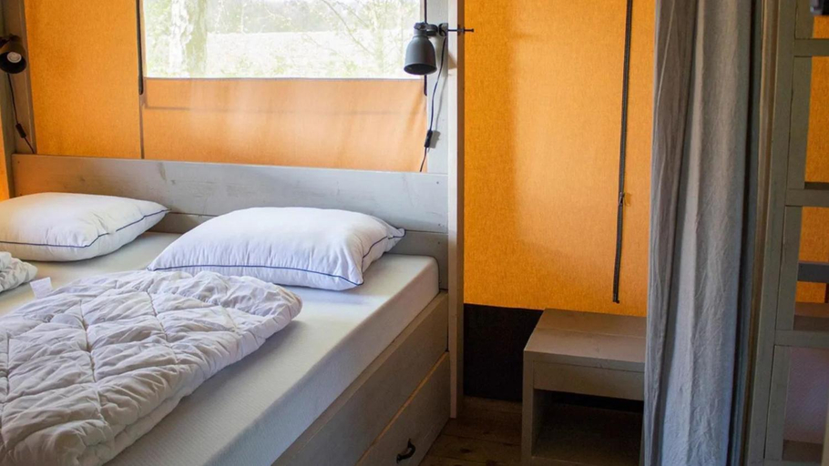 Bedroom 2, Papillon Country Resort, Dinkelland