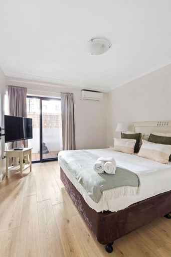 Bedroom 3, Paradise Pool Parking HUGE 1BR CBD, Perth