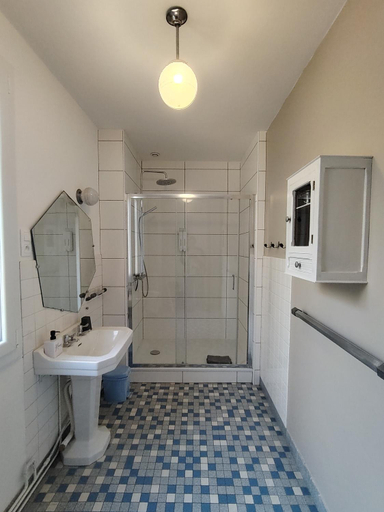 Bathroom 3, Le Relais des Roses - Chambres d'hotes, Sauna privatisable, Indre