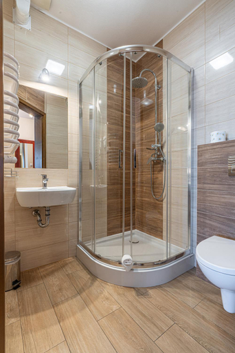 Bathroom 3, Pensjonat Perla Pienin, Nowy Targ