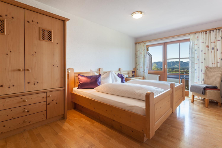 Bedroom 3, Hartungs Hoteldorf, Ostallgäu