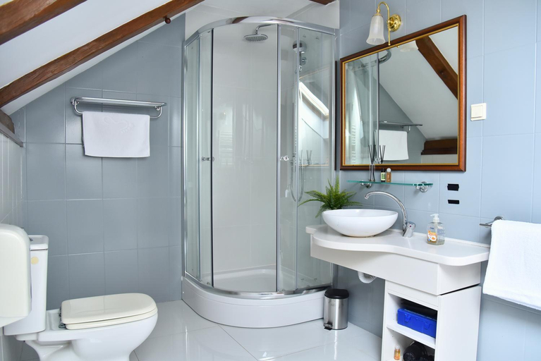 Bathroom 3, Sobe Bimbo, Zaprešić