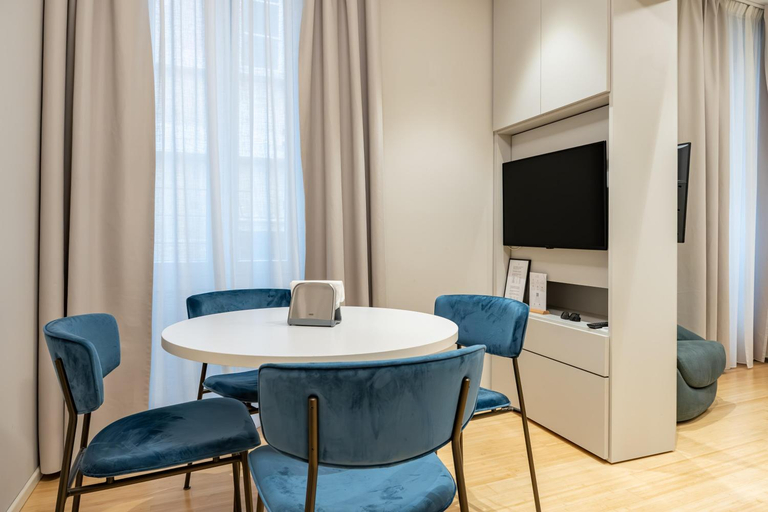 Others 5, Viam 16b Suites, Rome