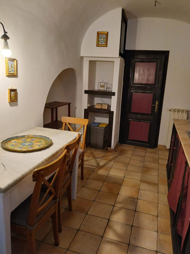 Others 5, Casa nel vicoletto, L'Aquila
