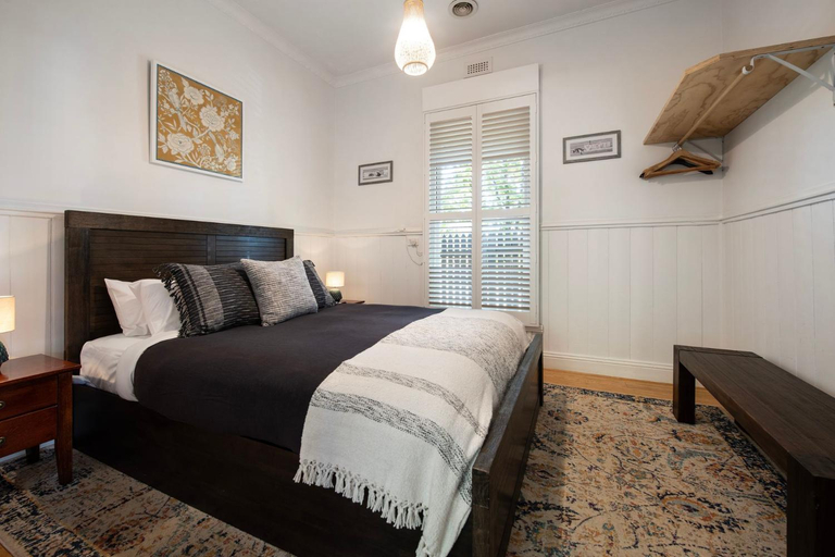 Bedroom 2, Wayward Cottage, Hepburn - East