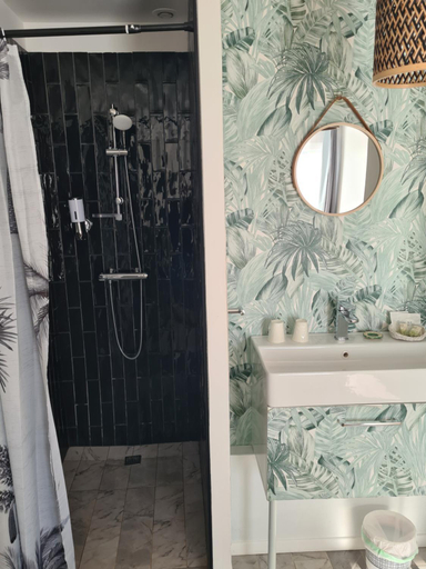 Bathroom 3, Le Petit Chene, Ardèche