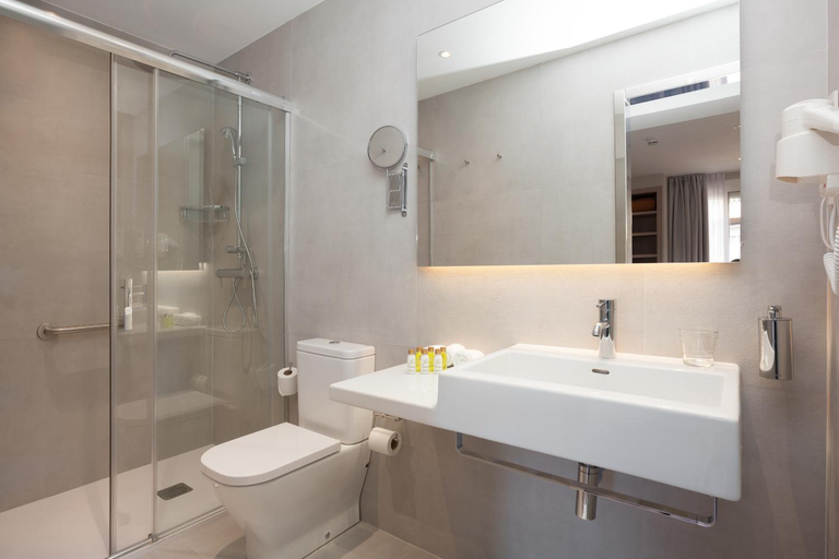 Bathroom 2, Hostal Centric, Barcelona