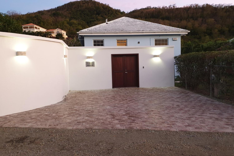 Exterior & Views 2, Villa - Sleeps 6 - Pool - Parking - Garden