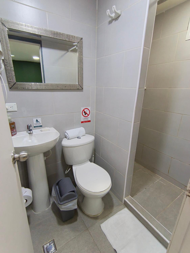 Bathroom 4, Poblado Park Guest House, Medellín
