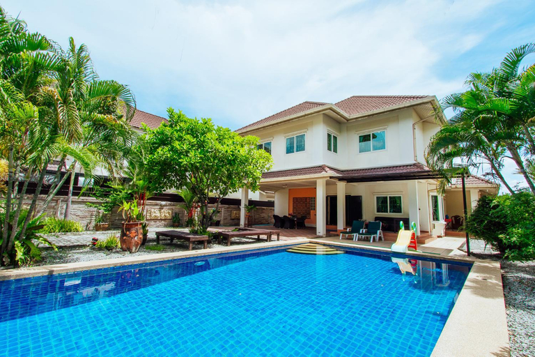 Sport & Beauty 5, Captivating 3-Bed Villa in Muang Pattaya, Bang Lamung