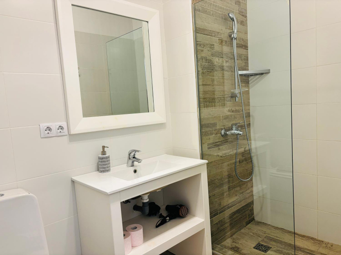 Bathroom 4, Puerto Marina, Málaga