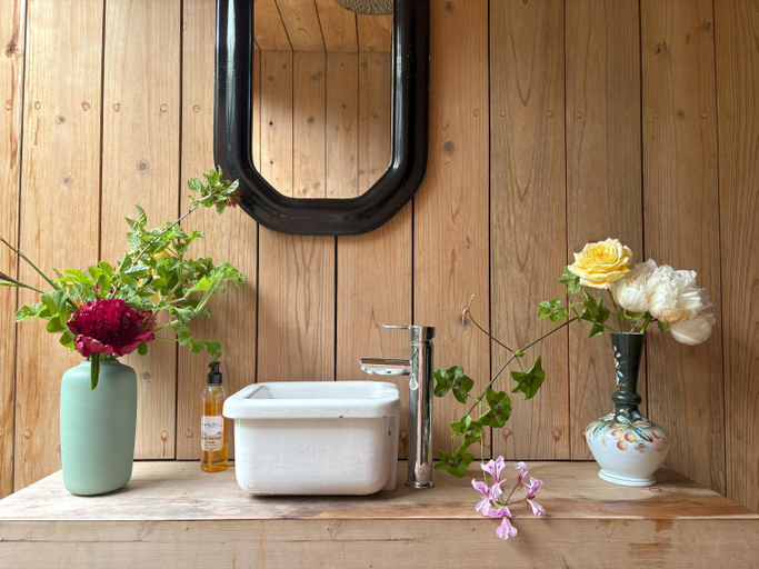 Bathroom 2, Woodcutters Forest Cottages, Eden