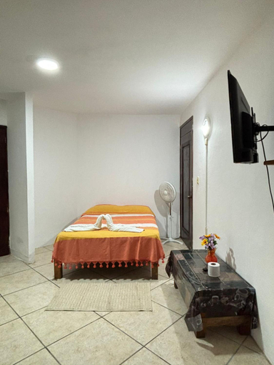 Bedroom 2, BRISAMAR GUESTHOUSE, Dist. Pochutla