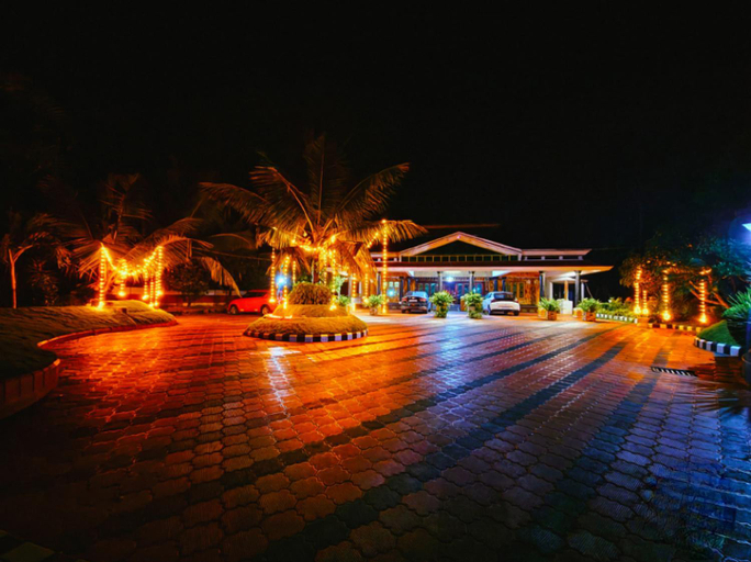 Exterior & Views