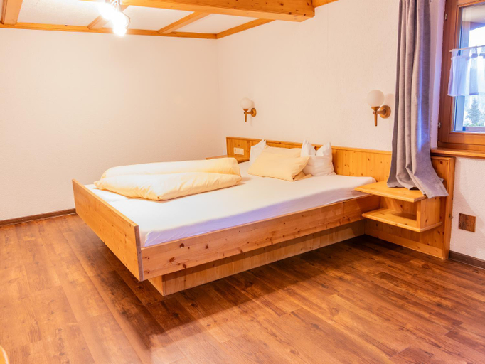 Bedroom 4, Schwarzwaldhotel Schmitz, Waldshut
